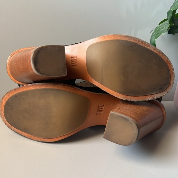Frye Sara Sandal Heel - Picture 15 of 16